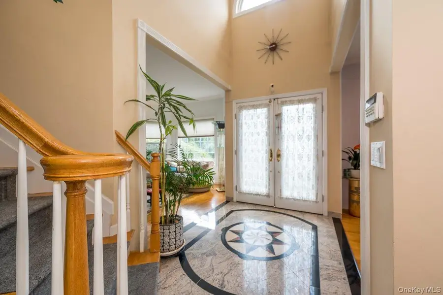 21 Central Court, Carle Place, NY 11514 - #3