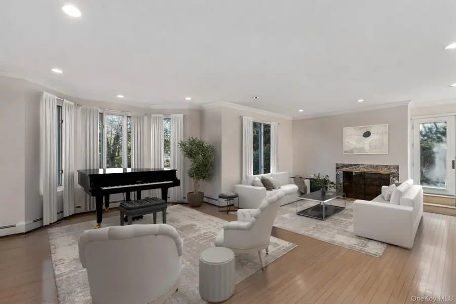 6 Coachmans Court, Old Westbury, NY 11568 - #3