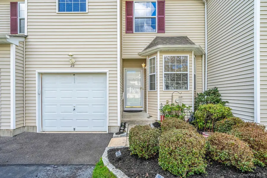 23 Cranberry Circle, Medford, NY 11763 - #3