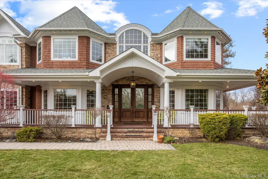 98 Swan Court, East Hills, NY 11576 - #2