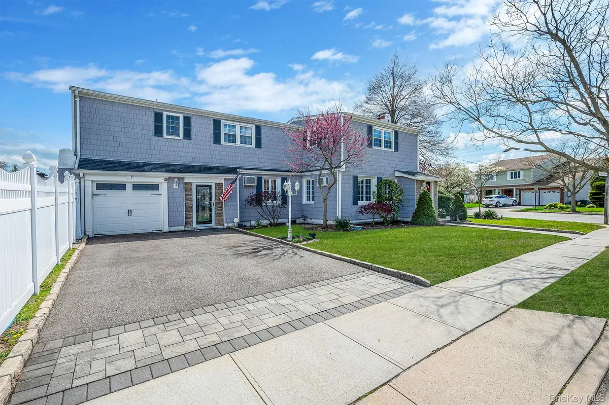 2 Sutton Place, Massapequa, NY 11758 - #1