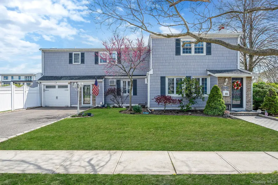 2 Sutton Place, Massapequa, NY 11758 - #2