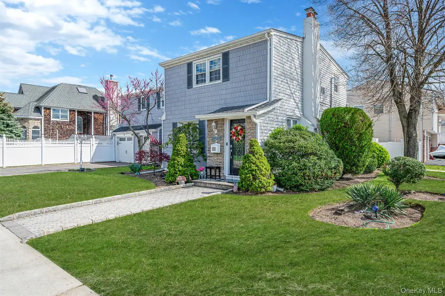 2 Sutton Place, Massapequa, NY 11758 - #3