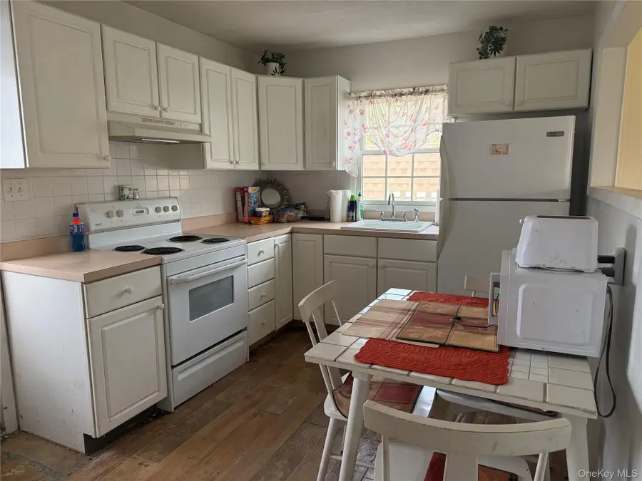 21 Independence Avenue, Babylon, NY 11702 - #2