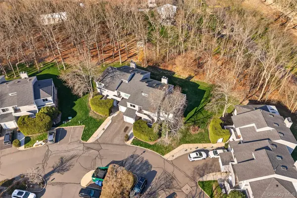 9 Vista Drive N, Manorville, NY 11949