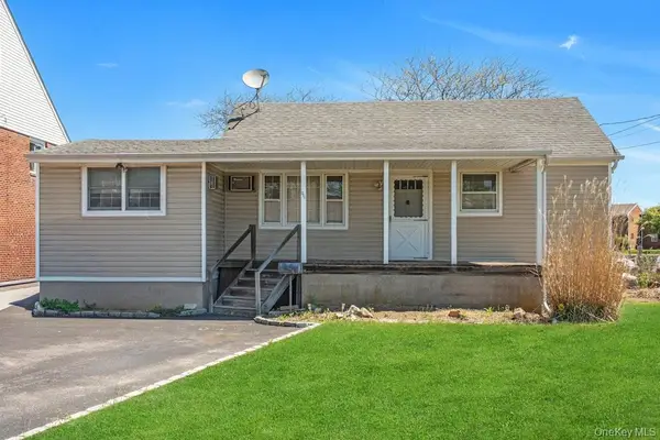 144 W Lake Drive, Lindenhurst, NY 11757