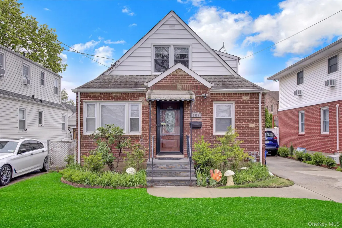 1312 Park Avenue, New Hyde Park, NY 11040 - #1