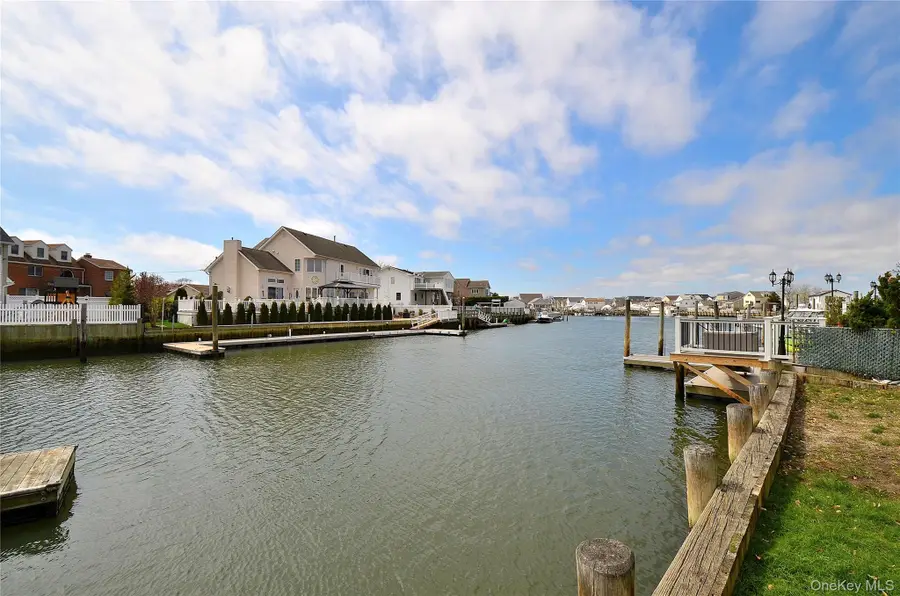 2586 Riverside Drive, Wantagh, NY 11793 - #2