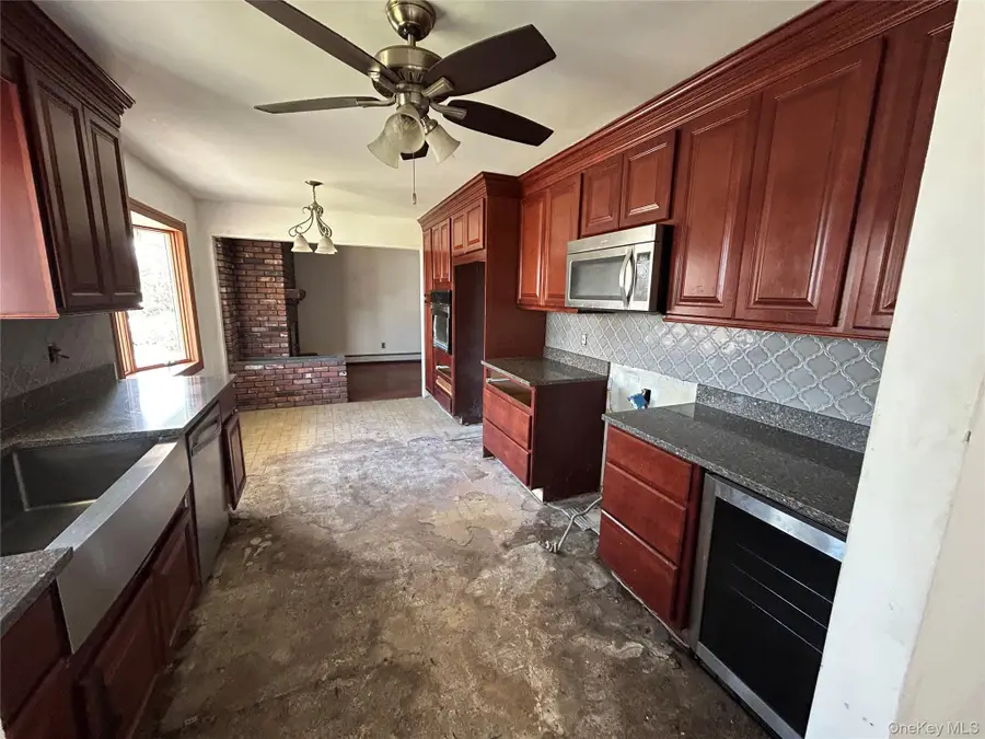 8 Mahogany Road, Rocky Point, NY 11778 - #3