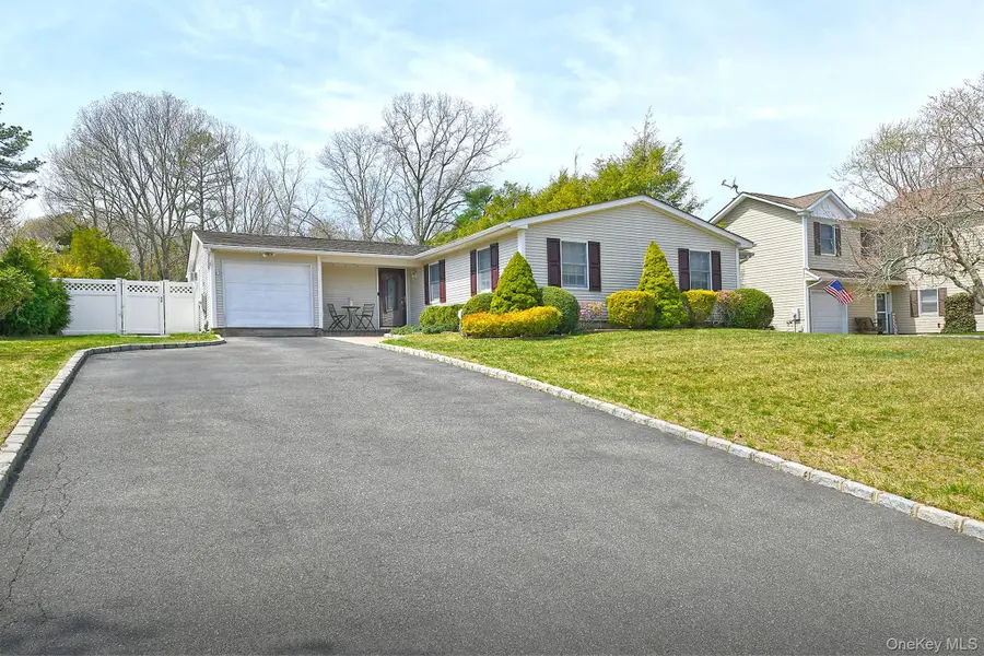 186 11th Avenue, Holtsville, NY 11742 - #3