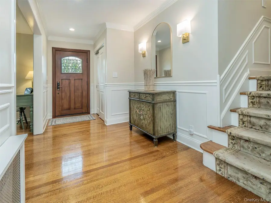 5 Fairfield Avenue, Port Washington, NY 11050 - #2