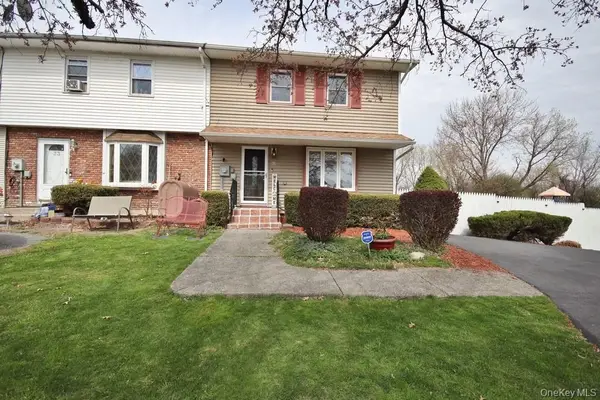 35 Black Stallion Court, Middletown, NY 10940