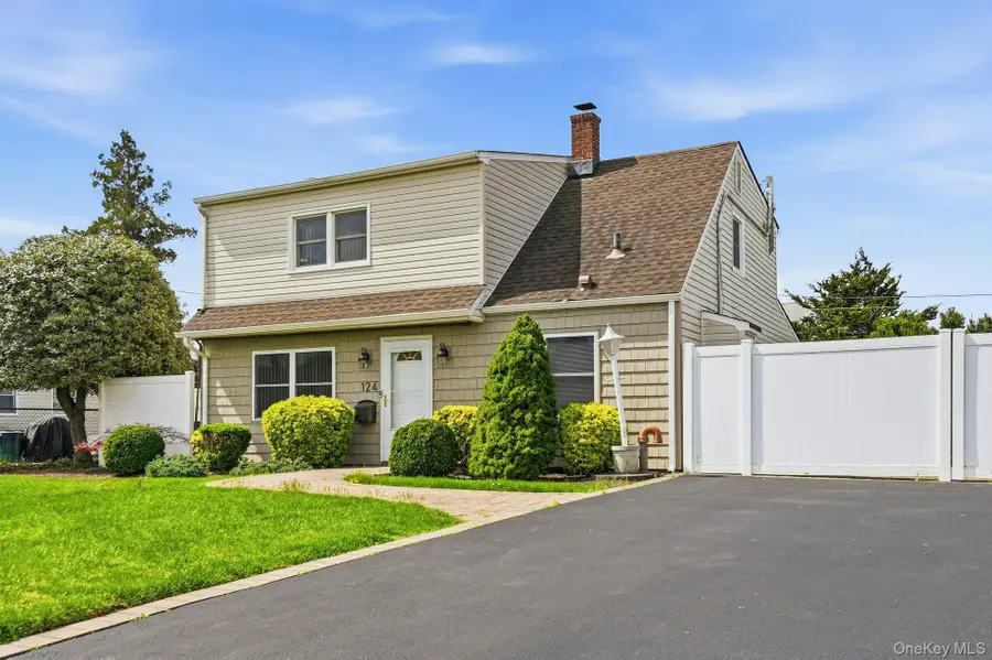 124 Saddle Lane, Levittown, NY 11756 - #2