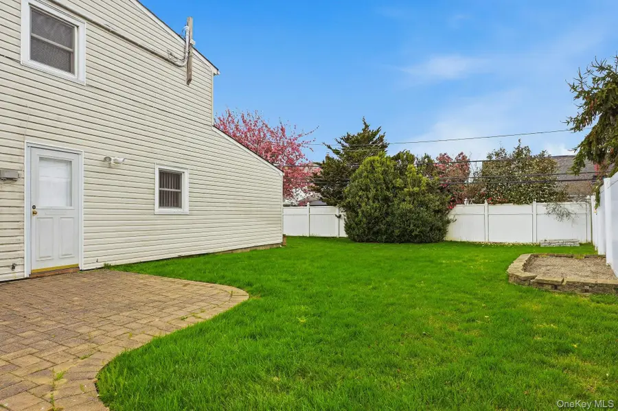 124 Saddle Lane, Levittown, NY 11756 - #3