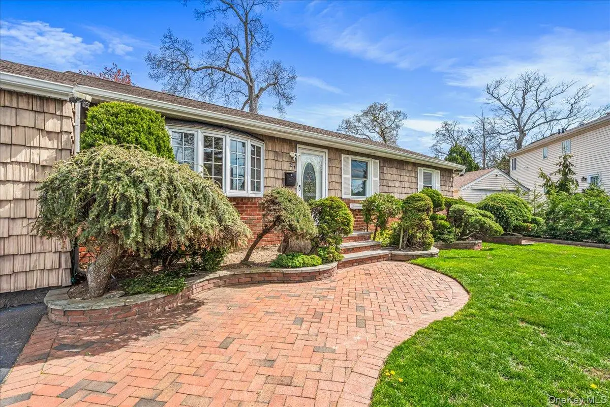 21 Norman Street, Lynbrook, NY 11563 - #1