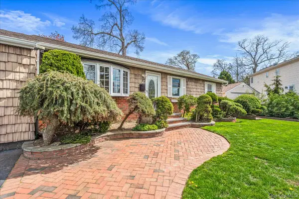 21 Norman Street, Lynbrook, NY 11563