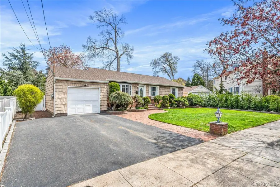 21 Norman Street, Lynbrook, NY 11563 - #3