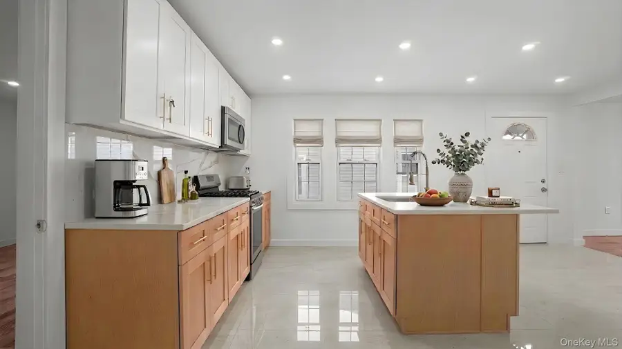 219 E 238th Street, Bronx, NY 10470 - #3