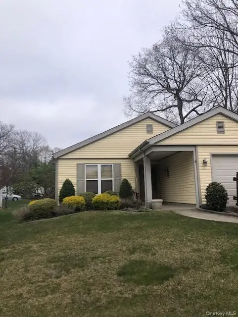 8 Coventry Court, Ridge, NY 11961