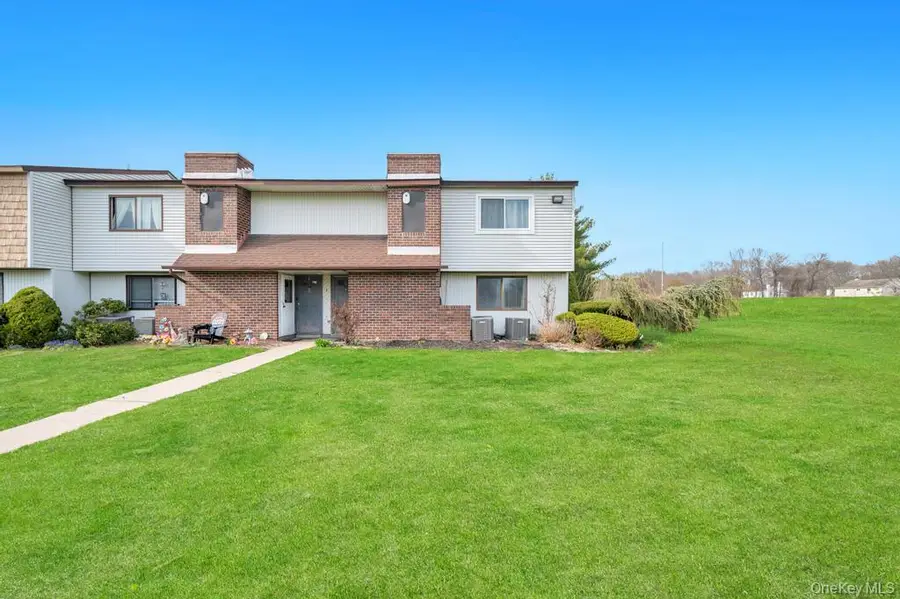 109 Pointe Circle S #109, Coram, NY 11727 - #2