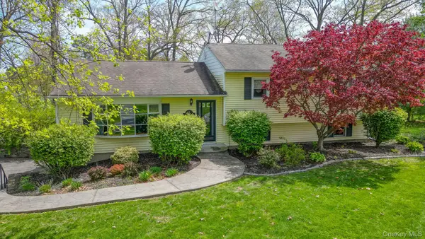 3 Regimental Place, New Windsor, NY 12553