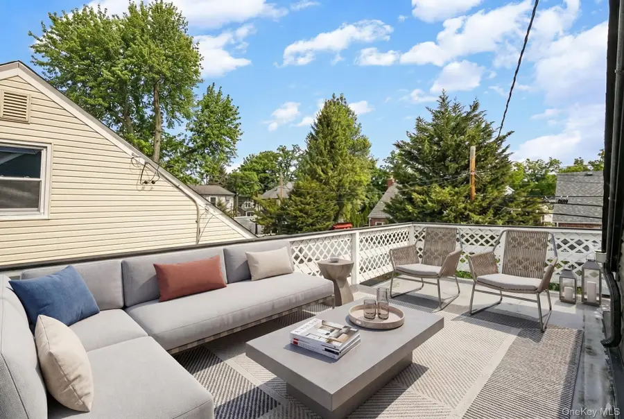 6 Willow Road, New Hyde Park, NY 11040 - #3