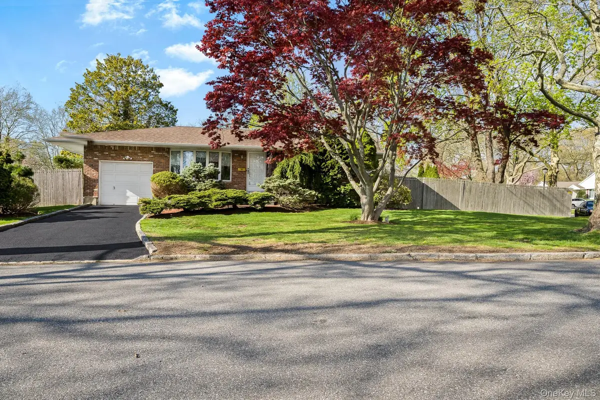 15 Saddle Lane, Huntington Station, NY 11746 - #1