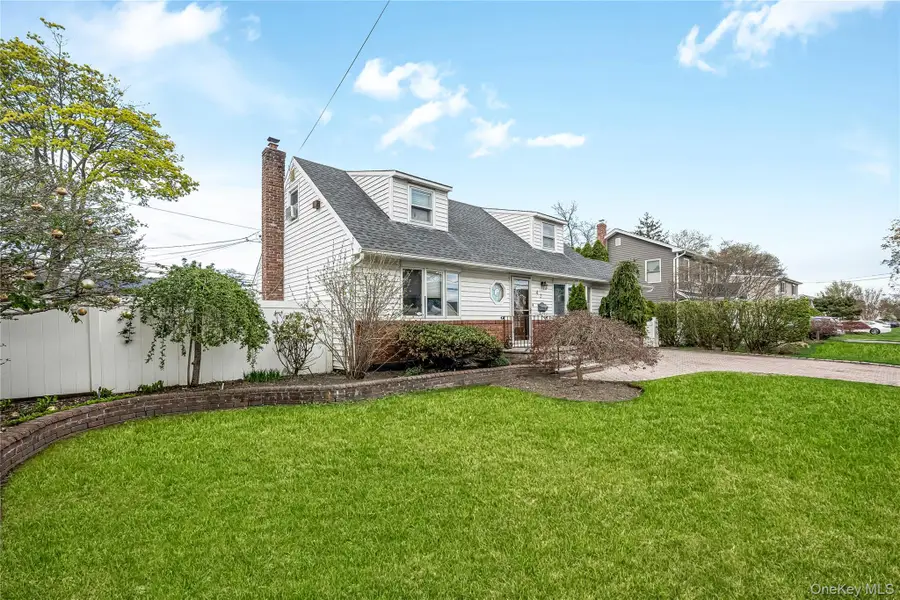 43 W Oak Street, Farmingdale, NY 11735 - #2