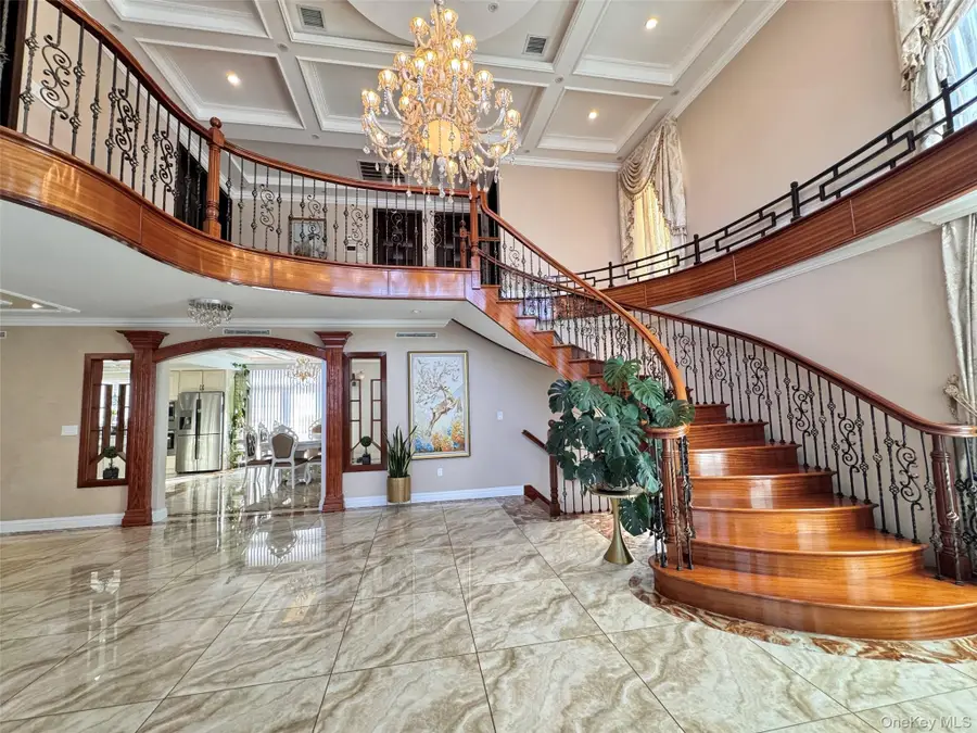 4320 Glenwood Street, Little Neck, NY 11363 - #3