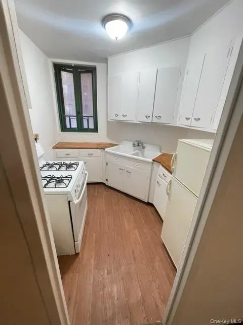 24 Metropolitan Oval #TH, Bronx, NY 10462