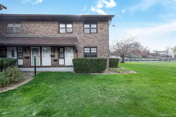 140 Mariners Way, Copiague, NY 11726