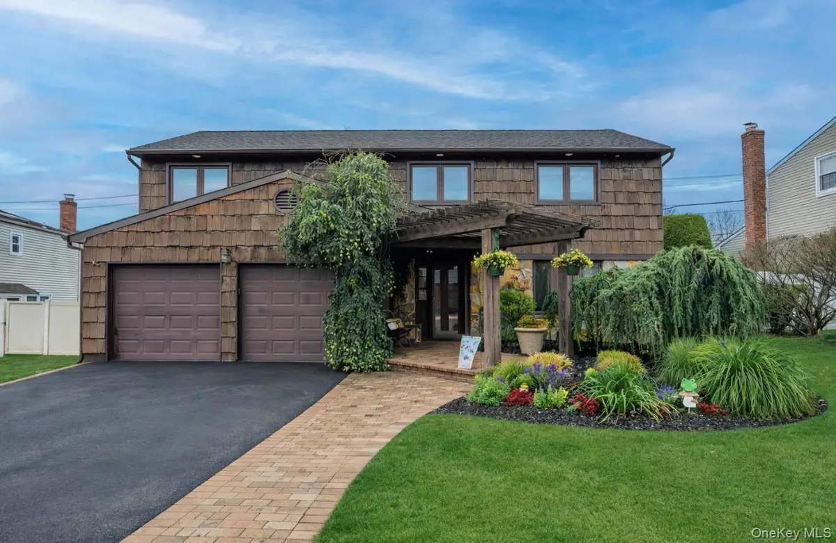 19 Jacob Road, Plainview, NY 11803 - #1