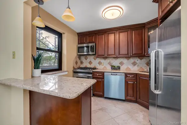 44 Terrace Circle #1D, Great Neck, NY 11021