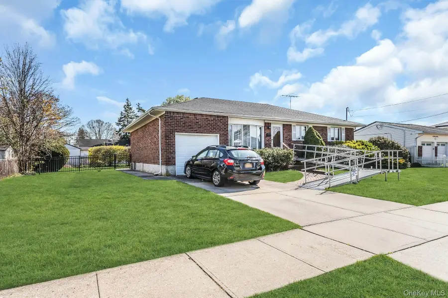 258 N Wisconsin Avenue, North Massapequa, NY 11758 - #3