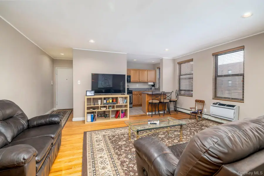 1 Jefferson Avenue #H8, Rockville Centre, NY 11570 - #3