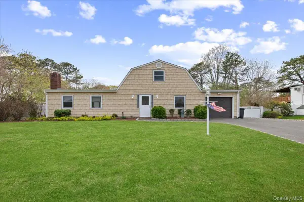 22 Redpine Road, Medford, NY 11763