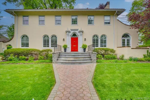 560 Pelhamdale Avenue, Pelham, NY 10803