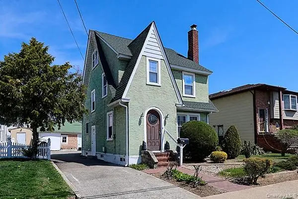 1424 Kiefer Avenue, Elmont, NY 11003