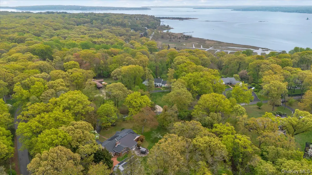 4 Dolphins Rise, Lloyd Harbor, NY 11743 - #1