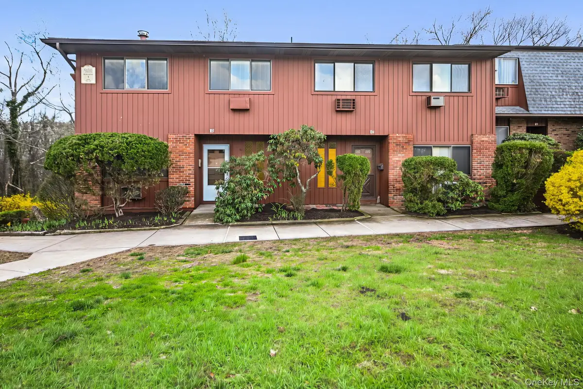 105 Coachlight Square, Montrose, NY 10548 - #1
