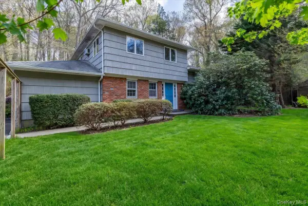 300 E Main Street, Centerport, NY 11721