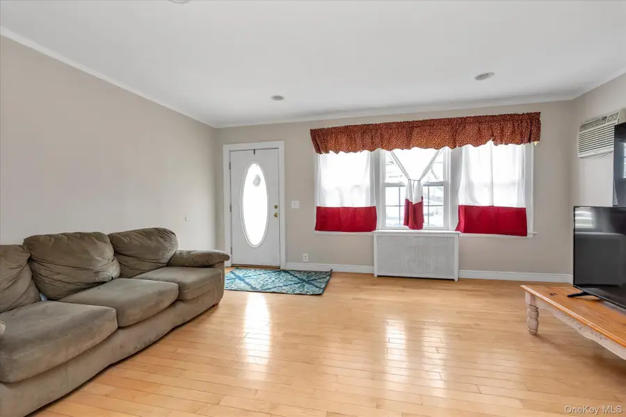 52 Syracuse Street, Williston Park, NY 11596 - #2