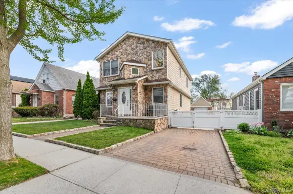 17428 Pidgeon Meadow Road, Fresh Meadows, NY 11365