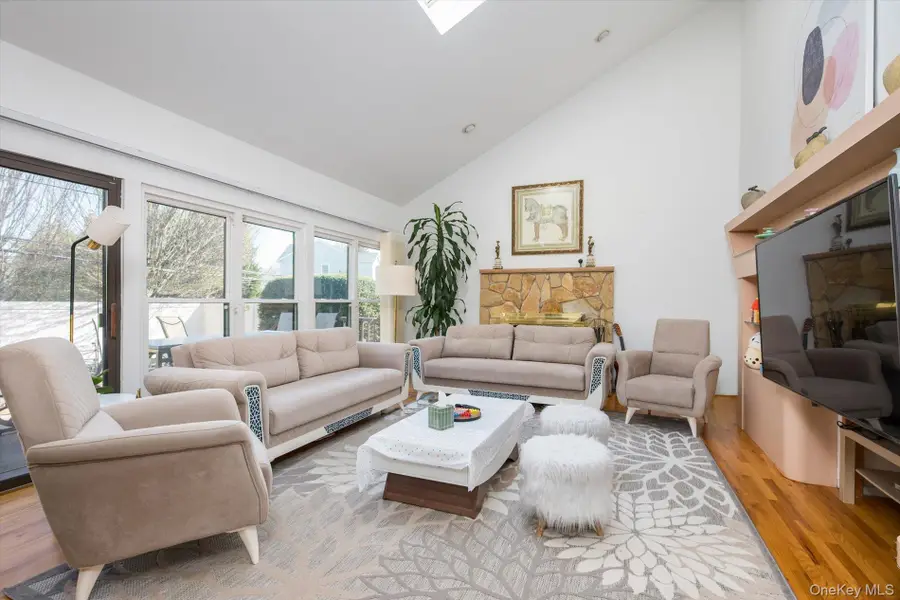 25 Princeton Drive, Syosset, NY 11791 - #3