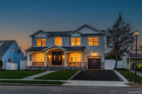 12 Patience Lane, Westbury, NY 11590