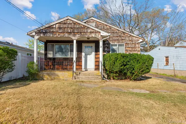 10 Timon Court, Huntington, NY 11743