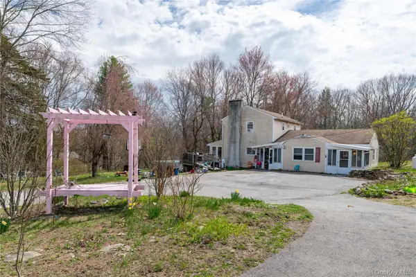 18 Powerline Lane, Staatsburg, NY 12580