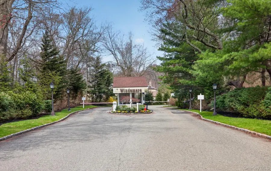 18 Windemere Way, Woodbury, NY 11797 - #2