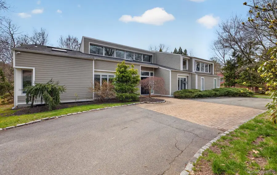 18 Windemere Way, Woodbury, NY 11797 - #3