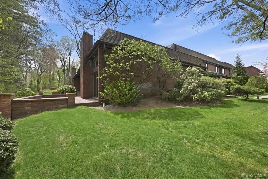 25 Chestnut Hill, Roslyn, NY 11576 - #2